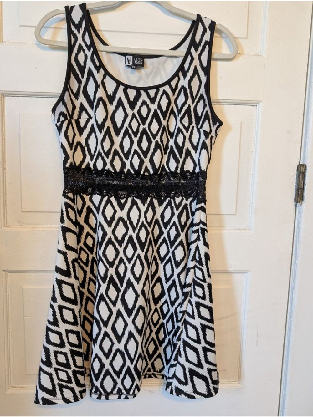 Women's Sleeveless Mini Dress Size XL (fits small) Black/White Lace Waist